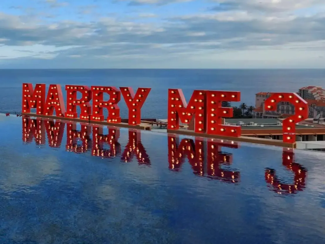 Letras Monobloco com Lâmpadas Filamento