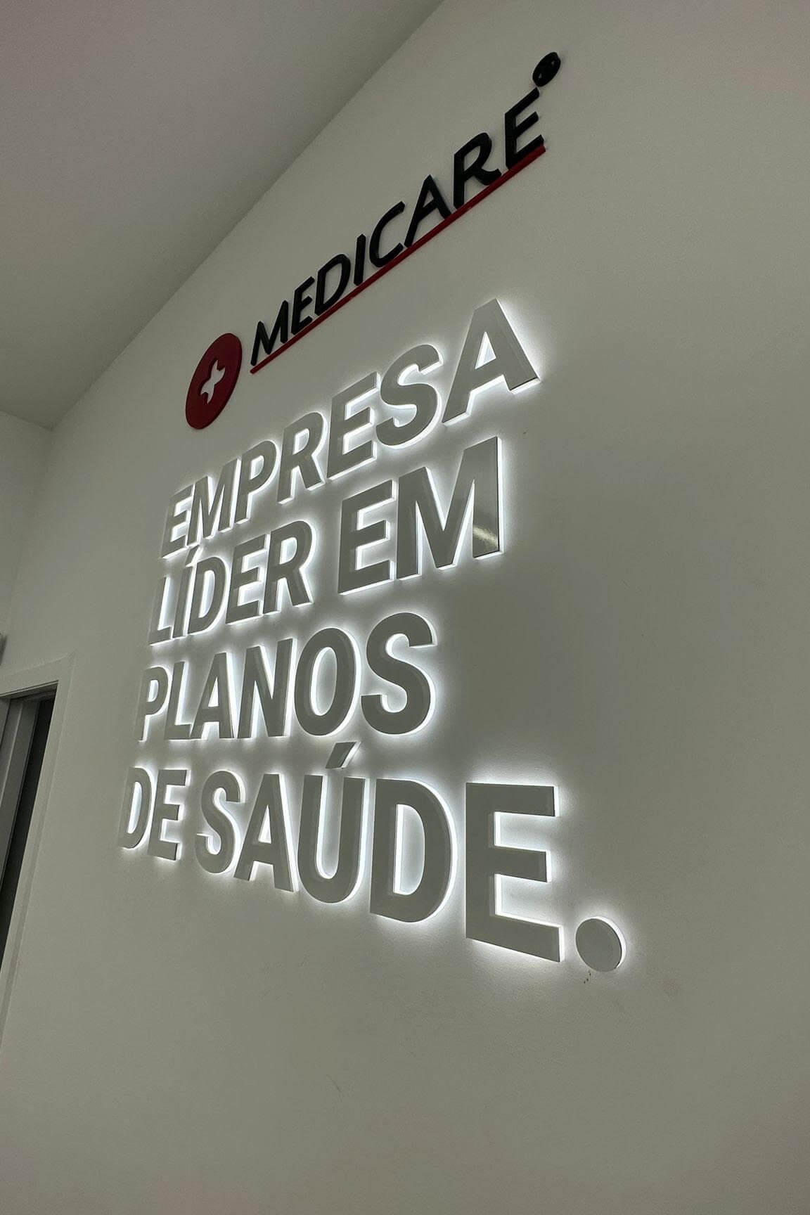 Letras em acrílico retroiluminado