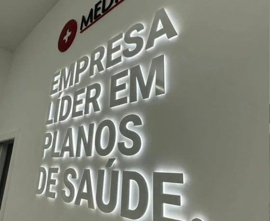 Letras em acrílico