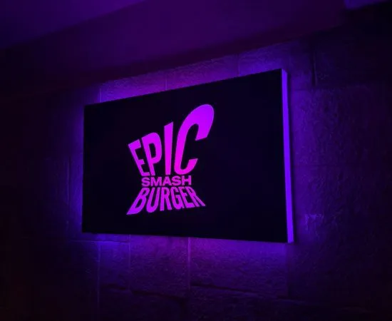 Reclamo Luminoso com Iluminação LED RGB